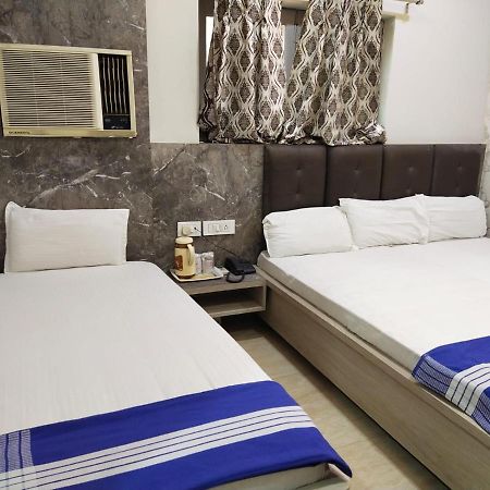 Hotel Gateway Kailash Varanasi Esterno foto