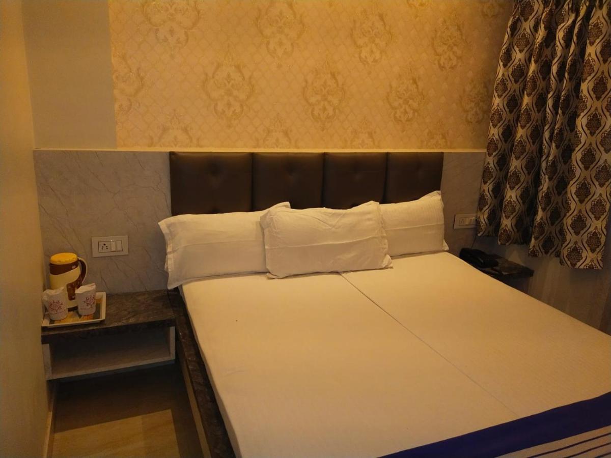 Hotel Gateway Kailash Varanasi Esterno foto