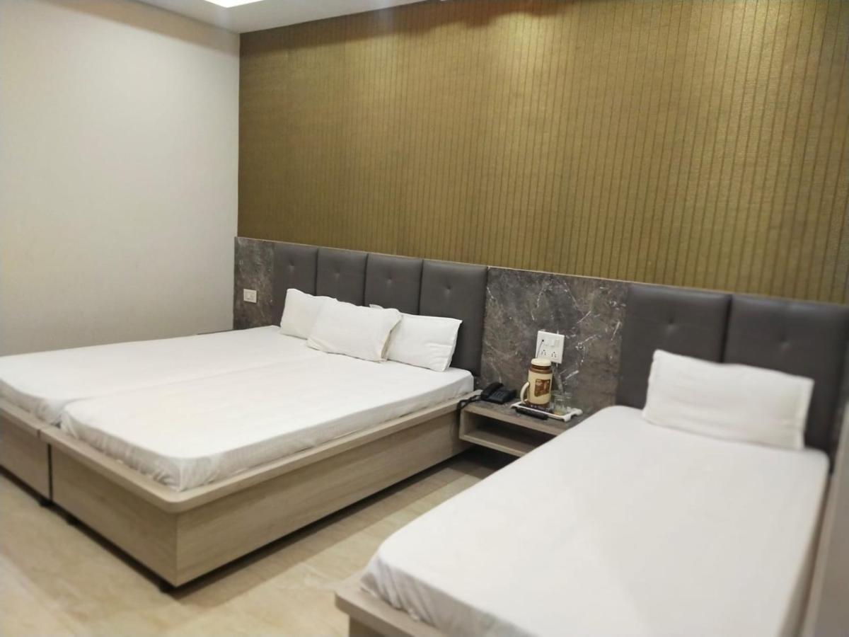 Hotel Gateway Kailash Varanasi Esterno foto