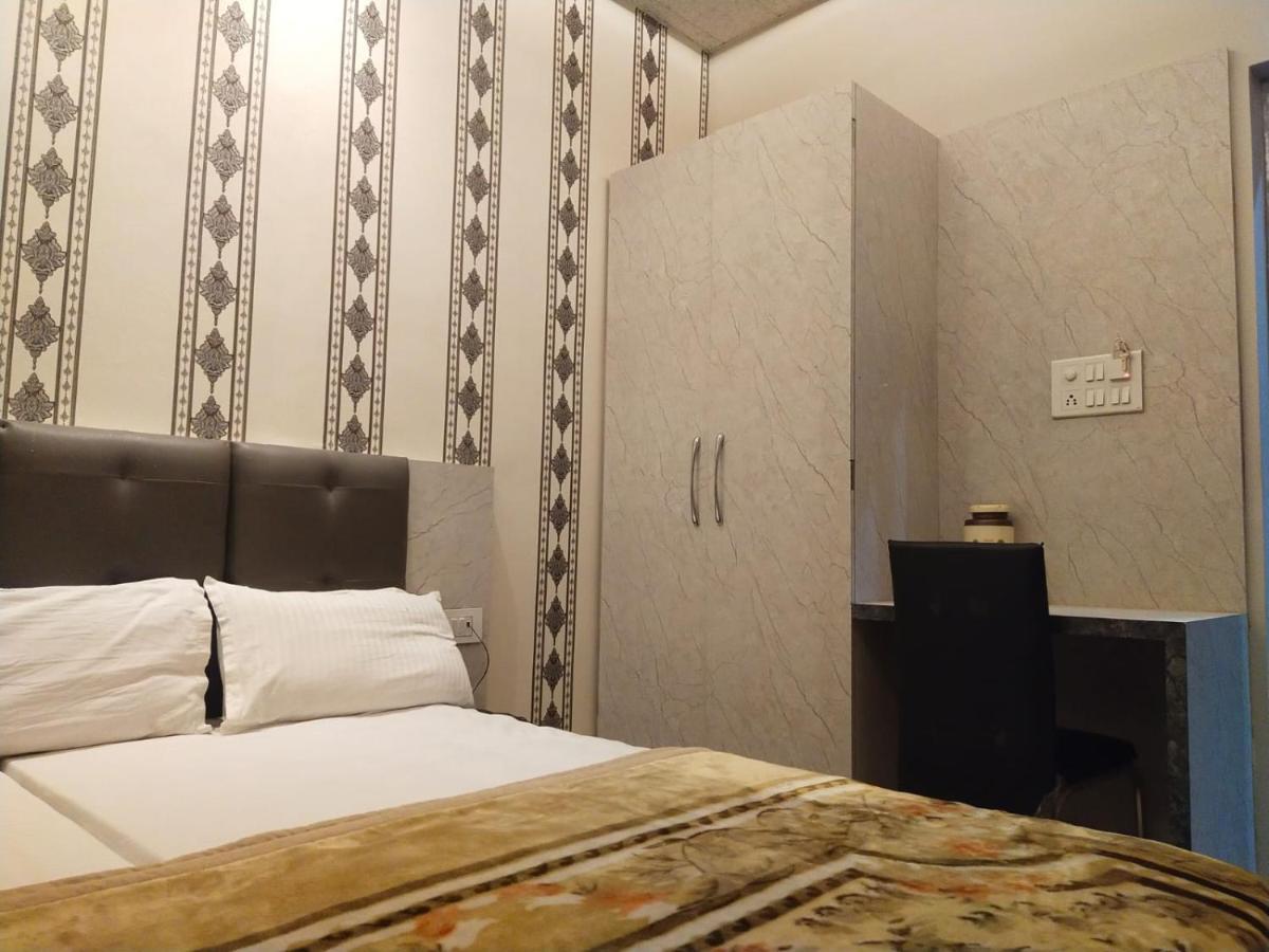 Hotel Gateway Kailash Varanasi Esterno foto
