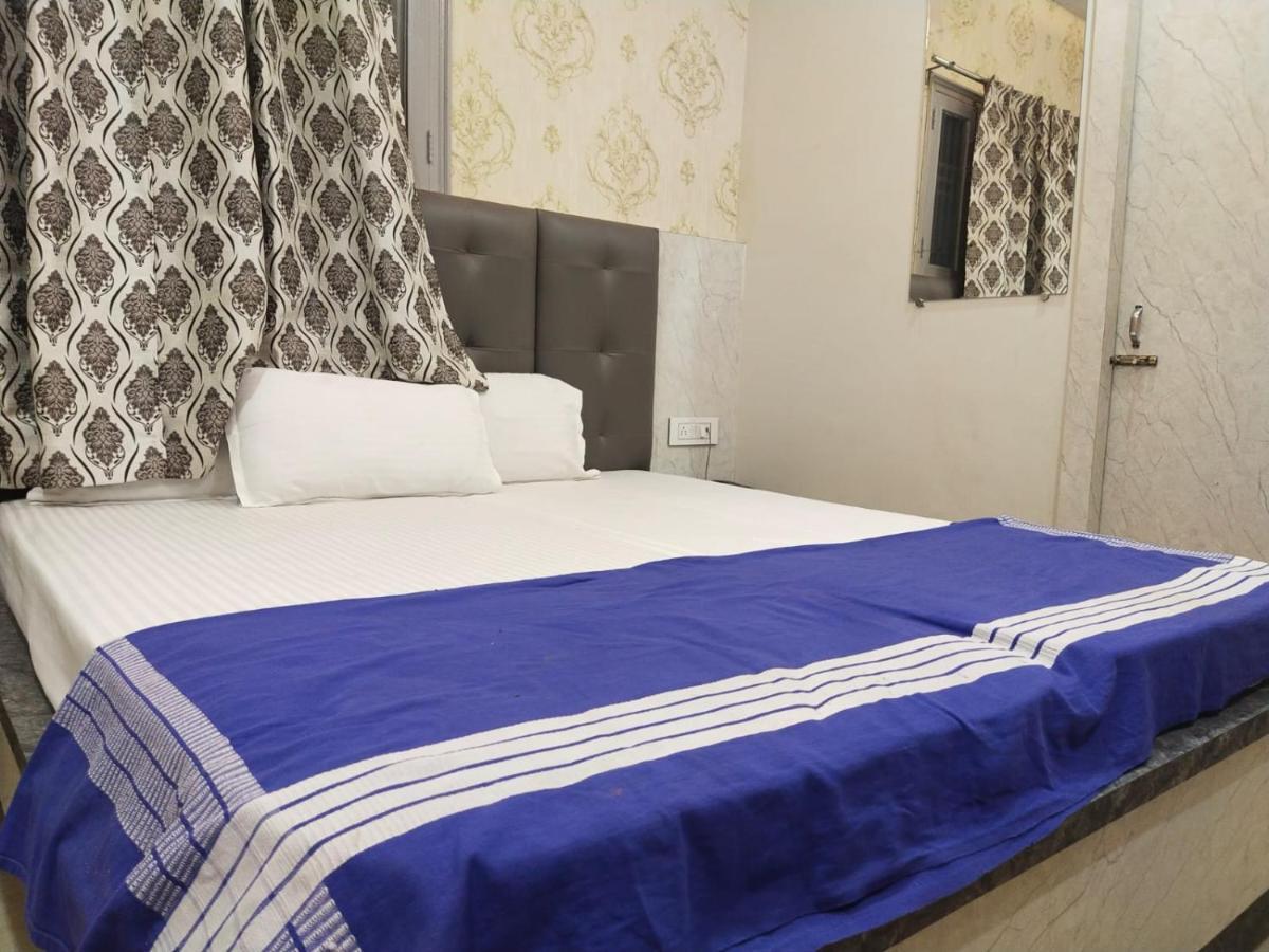 Hotel Gateway Kailash Varanasi Esterno foto