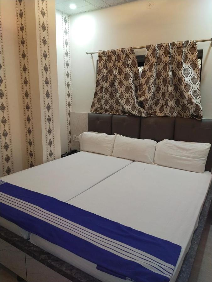 Hotel Gateway Kailash Varanasi Esterno foto
