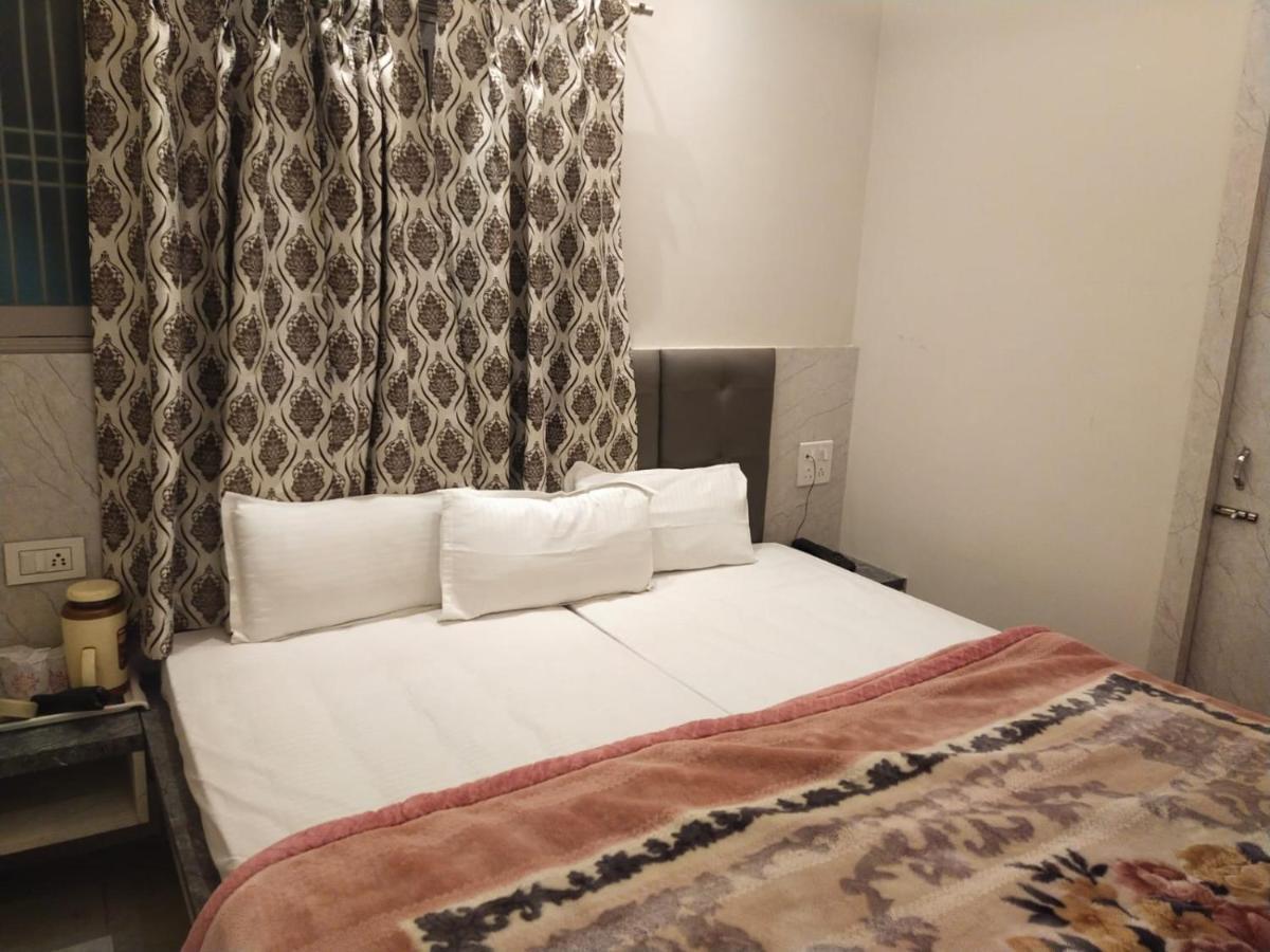 Hotel Gateway Kailash Varanasi Esterno foto