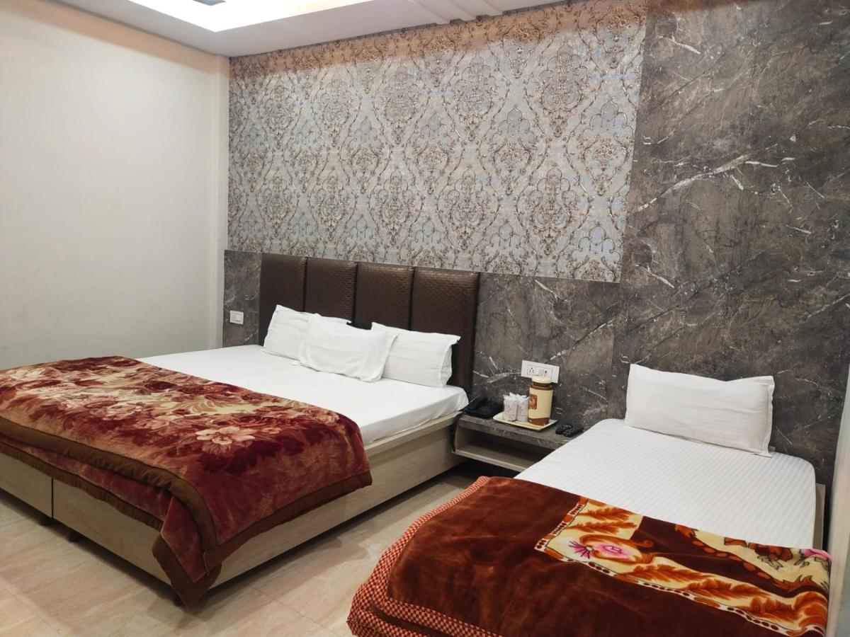 Hotel Gateway Kailash Varanasi Esterno foto