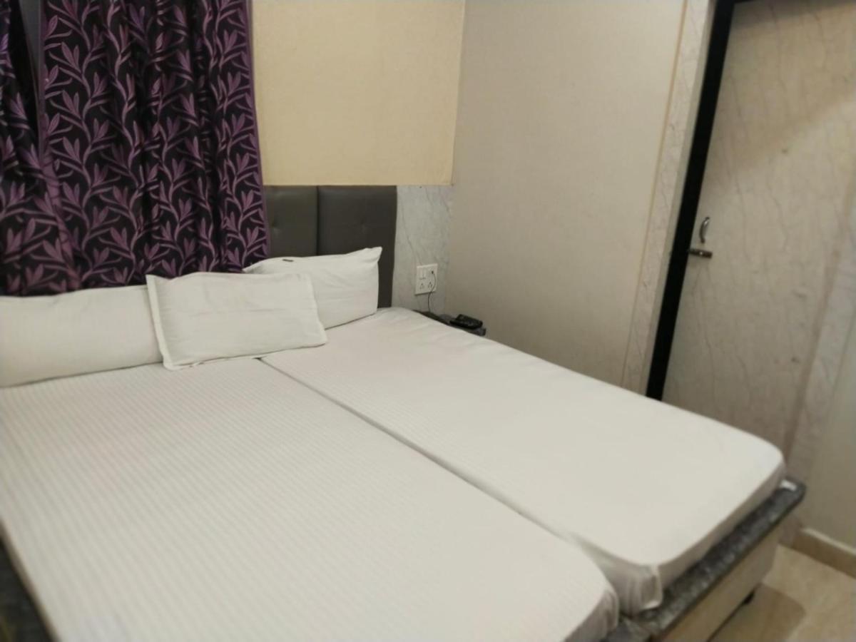 Hotel Gateway Kailash Varanasi Esterno foto