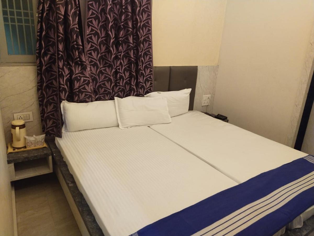 Hotel Gateway Kailash Varanasi Esterno foto