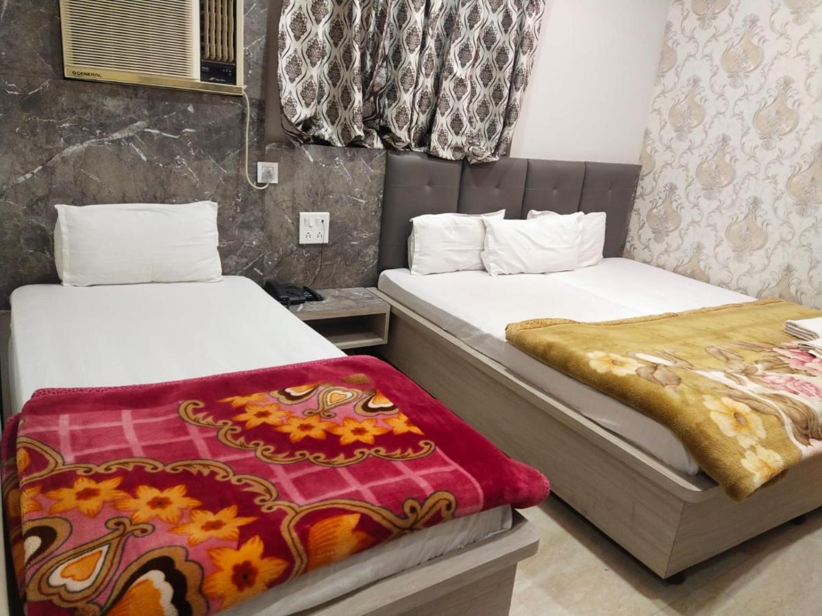Hotel Gateway Kailash Varanasi Esterno foto