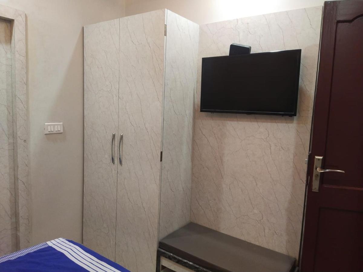 Hotel Gateway Kailash Varanasi Esterno foto