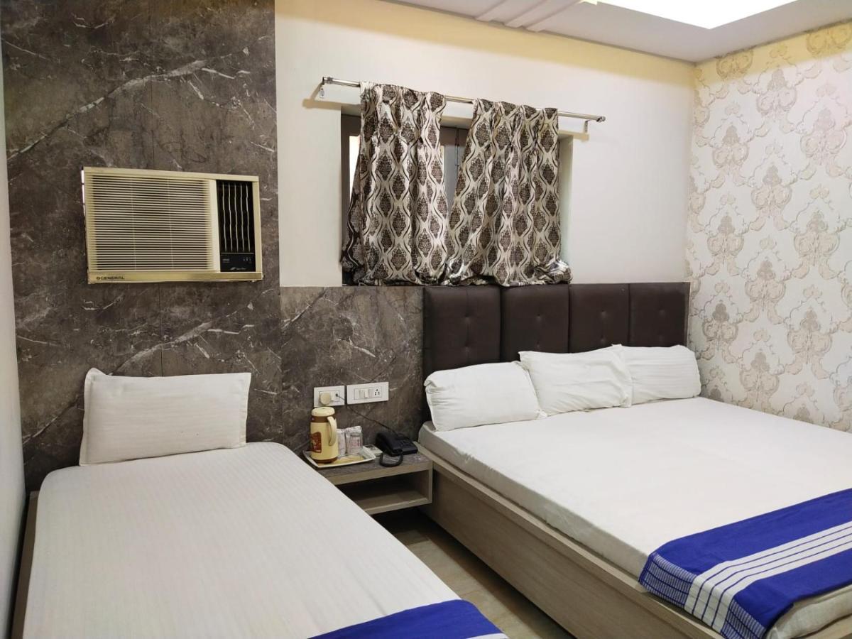 Hotel Gateway Kailash Varanasi Esterno foto