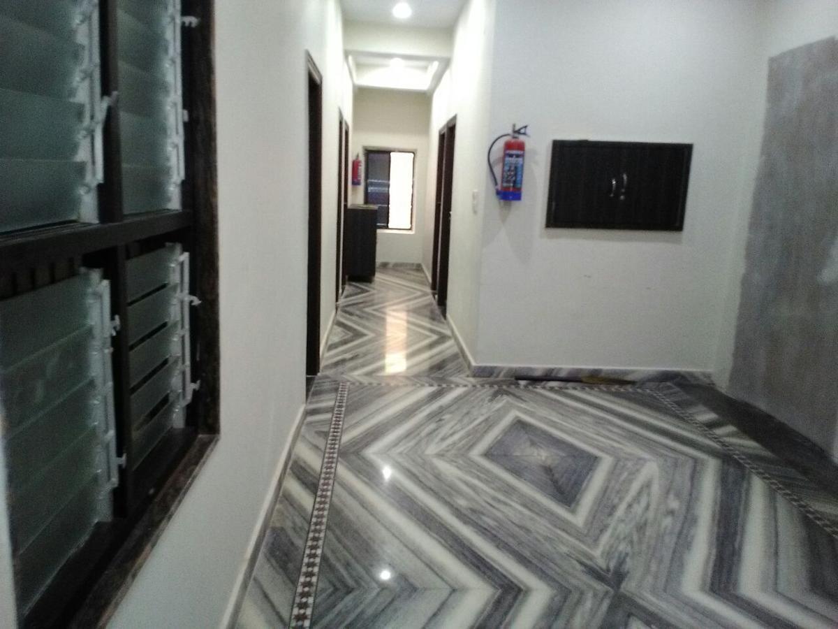 Hotel Gateway Kailash Varanasi Esterno foto